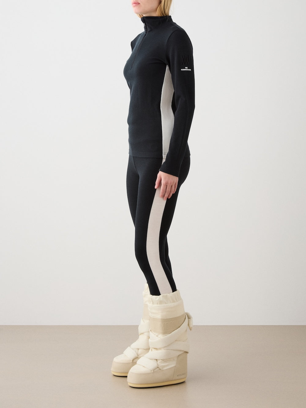 We Norwegians | FW25 | Womens Voss Leggings_Black | Model wearing this fine knitted pair of leggings with contrasting panels on the sides on an off-white background | A perfect base layer or work-out wear | Side
