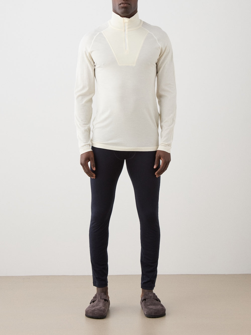 We Norwegians | FW25 | Mens Sno Zip-up_Bright white | A close fit, breathable base layer with a stand collar, 1/4th zipper opening and long sleeves on an off-white background | Front