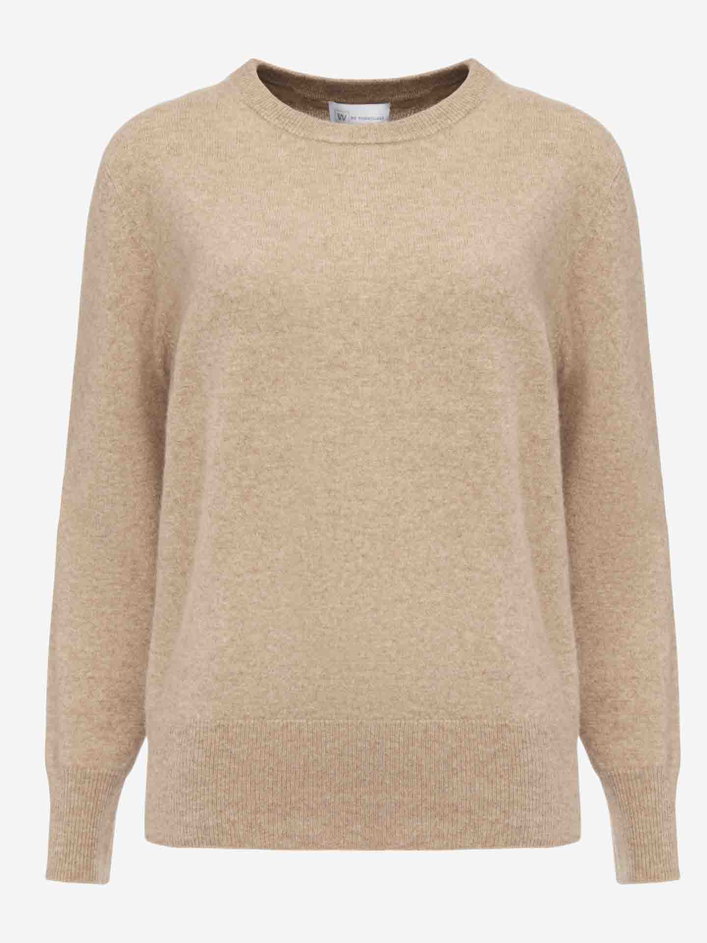 The We Norwegians Blefjell Cashmere Crewneck for Women is a beige, long-sleeve sweater made from soft knit fabric. This luxurious staple features ribbed cuffs and hem and offers a relaxed, casual fit.