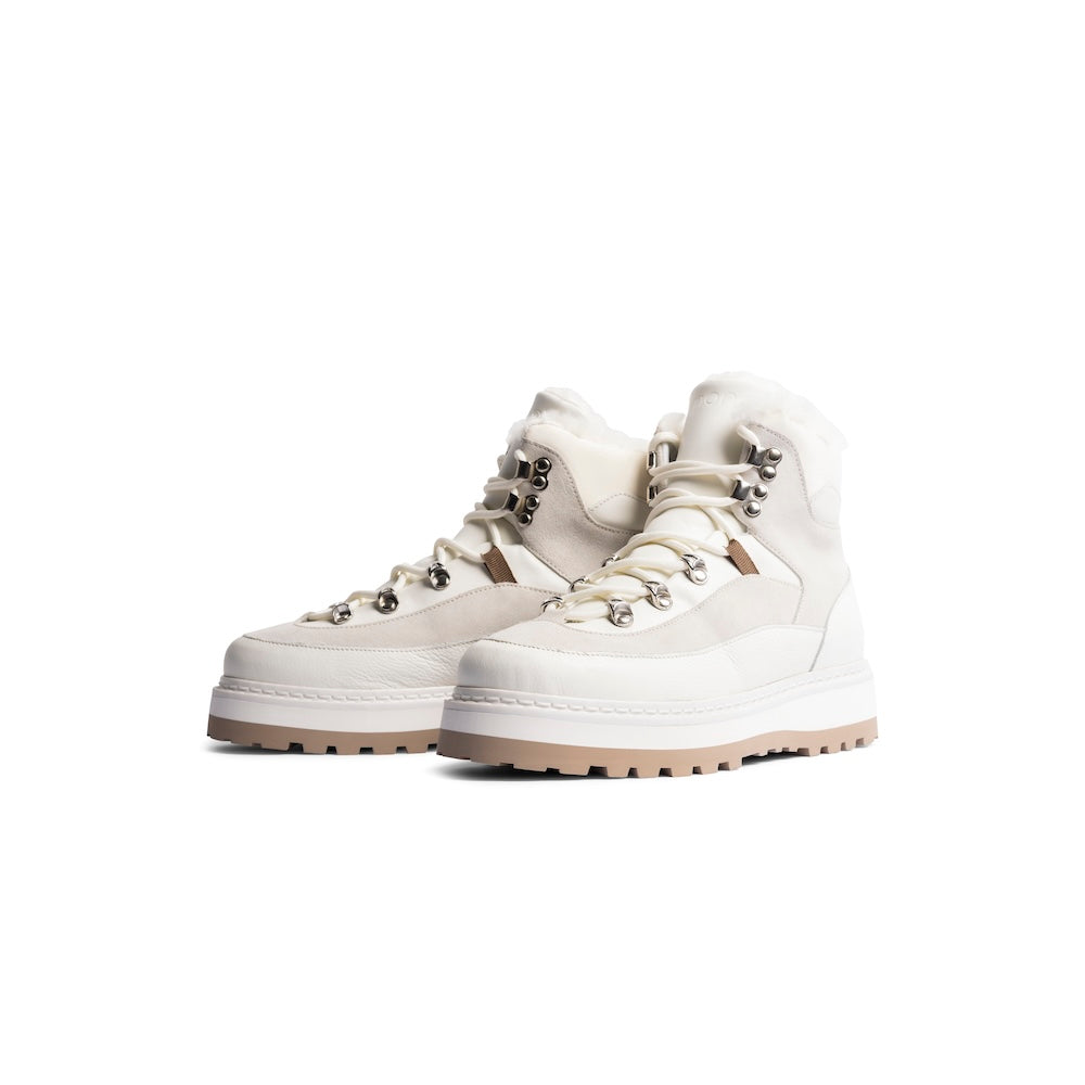 Mono x We Norwegians | FW25| White winter/ hiking boots with shearling wool lining on a white background