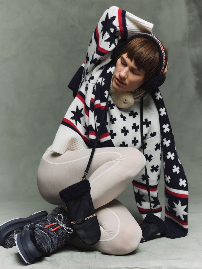 EMU x WN Sweater Women - Model is wearing the Off white sweater with the EMU x WN Blurred teddy boots, EMU x WN Angahook earmuffs and EMU x WN Montana mittens