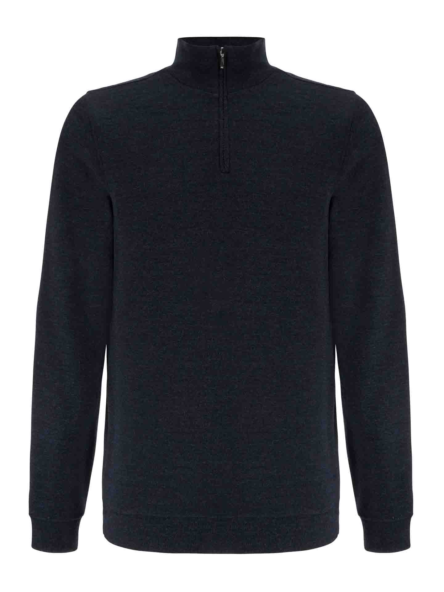 The Tind 1/4 Zip Sweater Men Navy by We Norwegians is a long-sleeve pullover sweater with a high collar and a quarter-zip front. Made of soft, thick Merino wool, this sportswear piece is perfect for cooler weather.