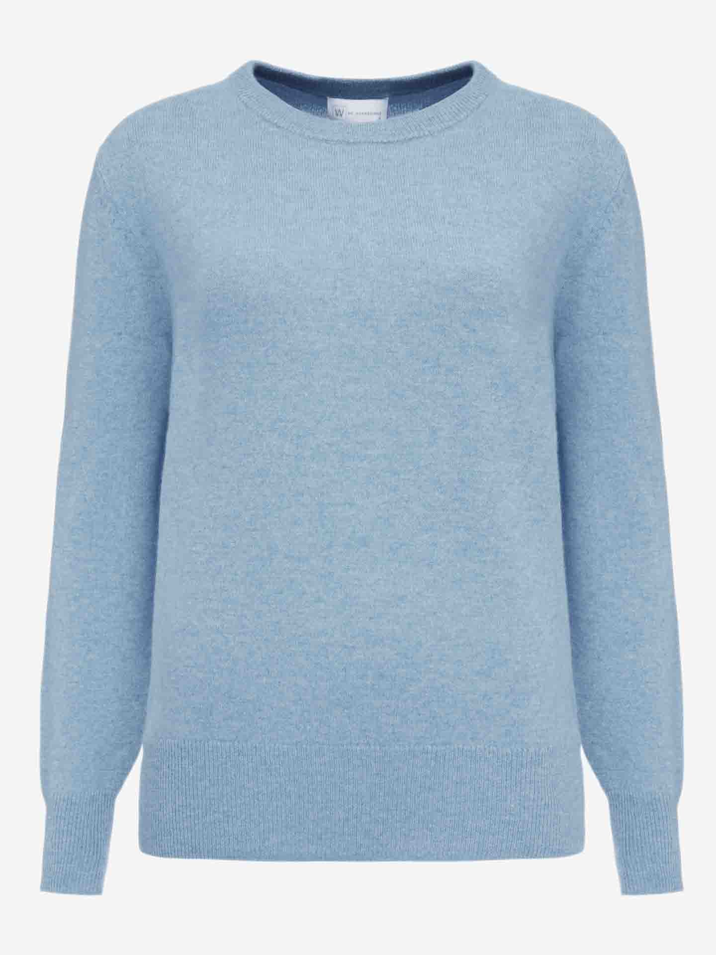 A light blue, long-sleeved Blefjell Cashmere Crewneck Women sweater from We Norwegians features a ribbed neckline, cuffs, and hem. Made of pure cashmere, it boasts a simple, plain design with a soft knitted fabric that serves as a luxury staple in any wardrobe.