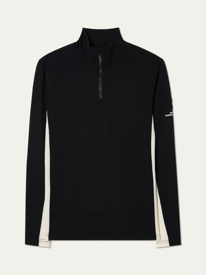 We Norwegians | FW25 | Mens Voss 1/4-Zip_Black | A light weight knitted top with a stand collare, 1/4th zipper opening and long sleeves on an off-white background
